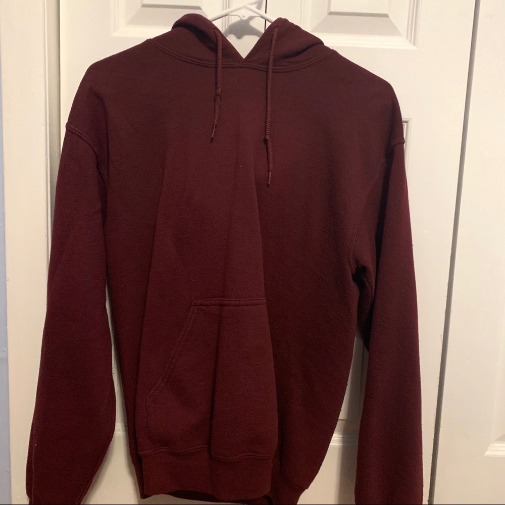 Gildan heavy blend maroon hoodie